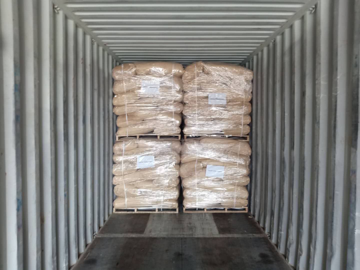 Stacked lignosulfonate pallets for container loading