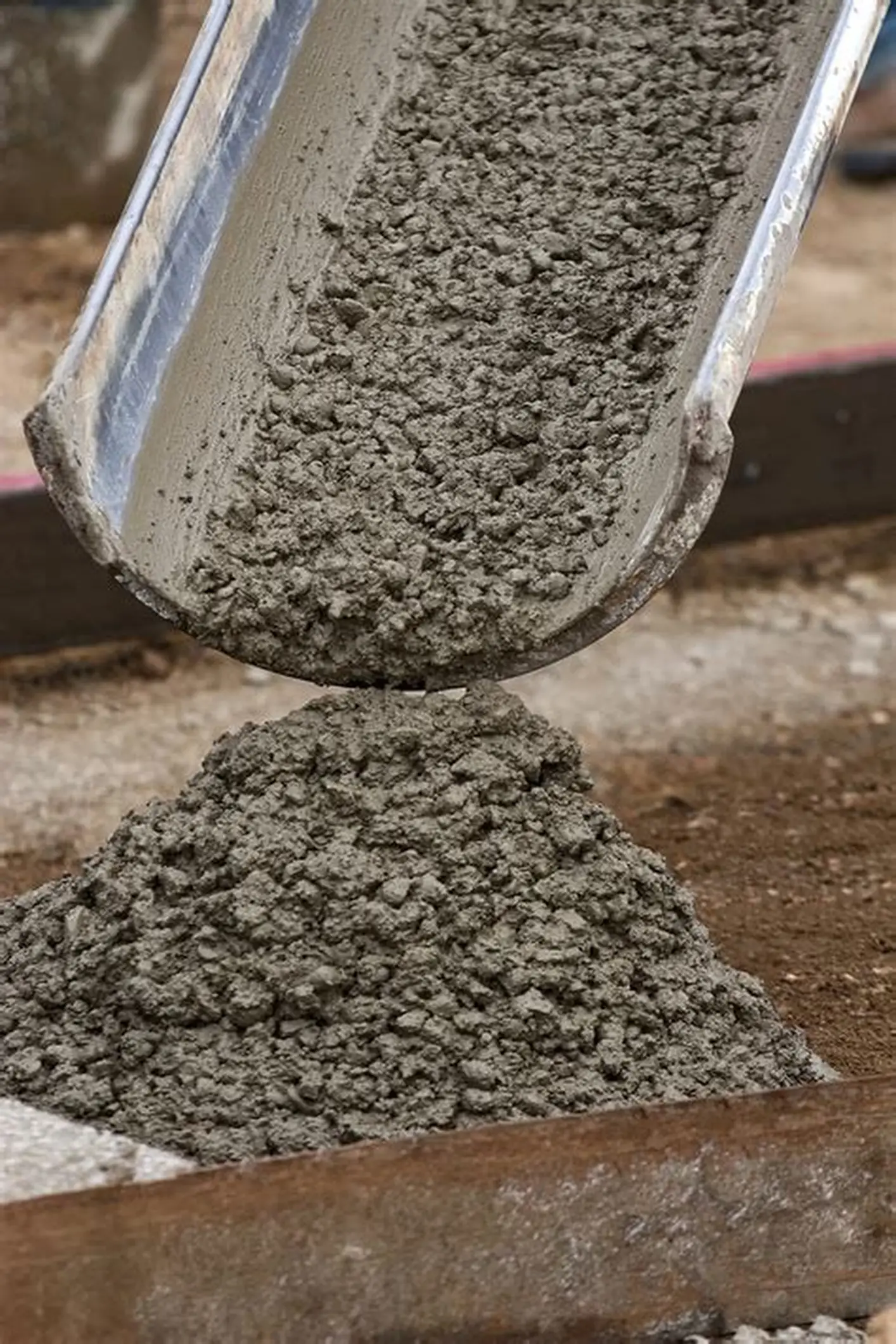 Lignosulfonate is used in concrete