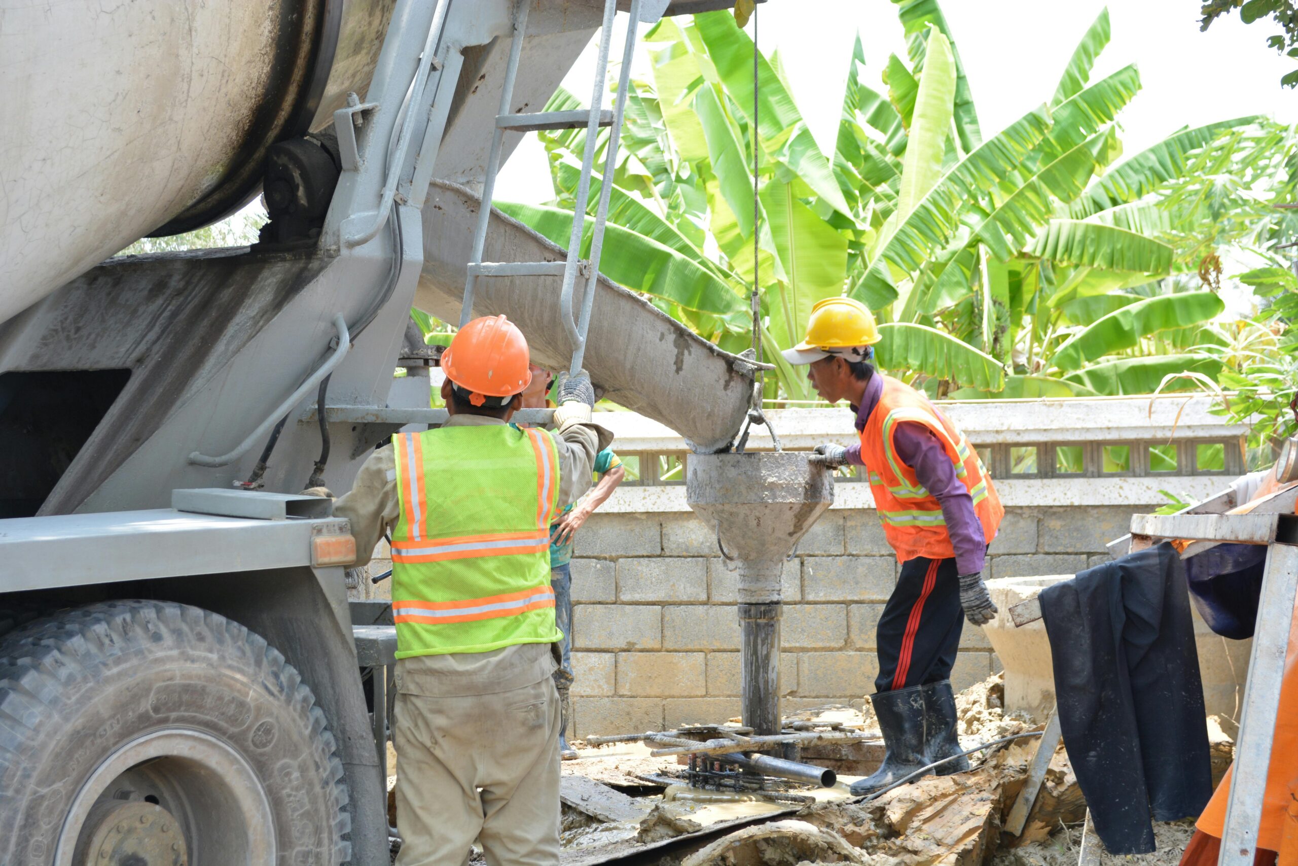 Can sodium lignosulfonate be used in all types of concrete mixes?