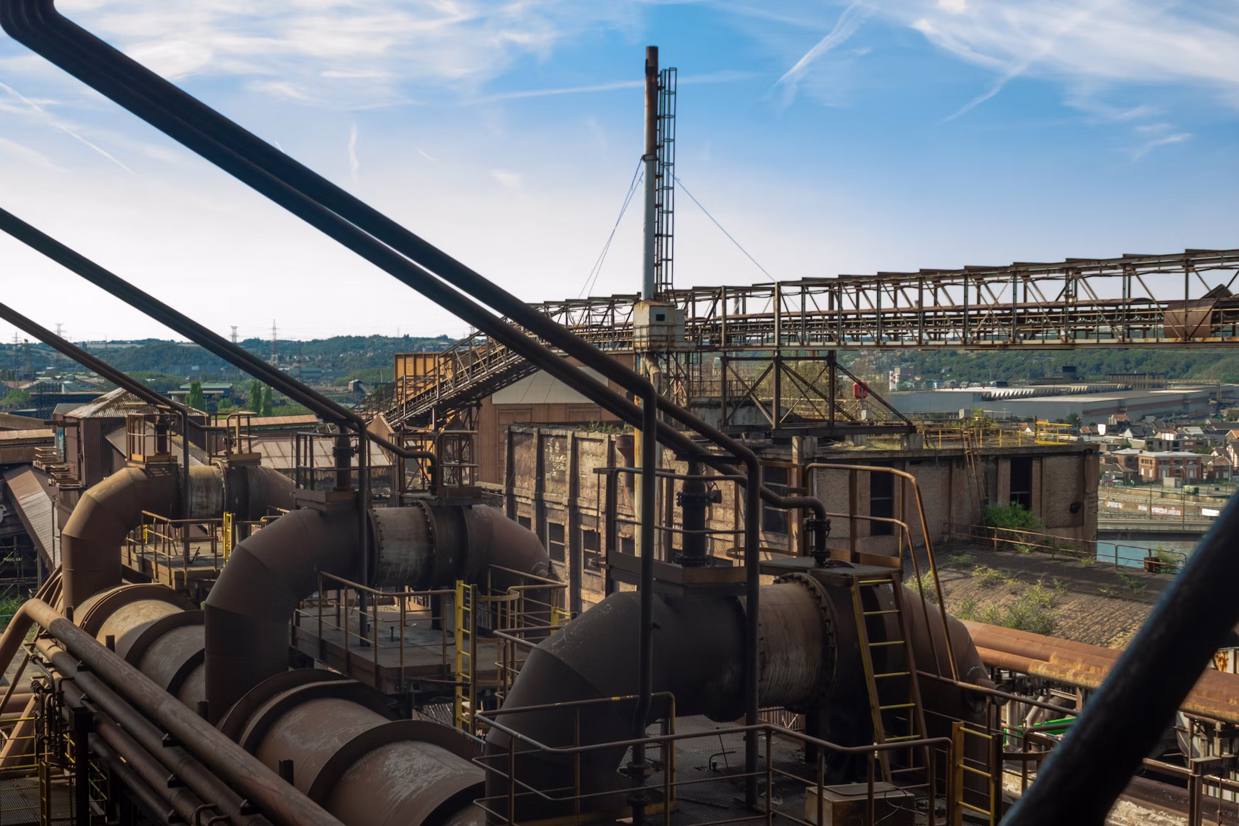 Chemical properties that make sodium lignosulfonate useful in these industries