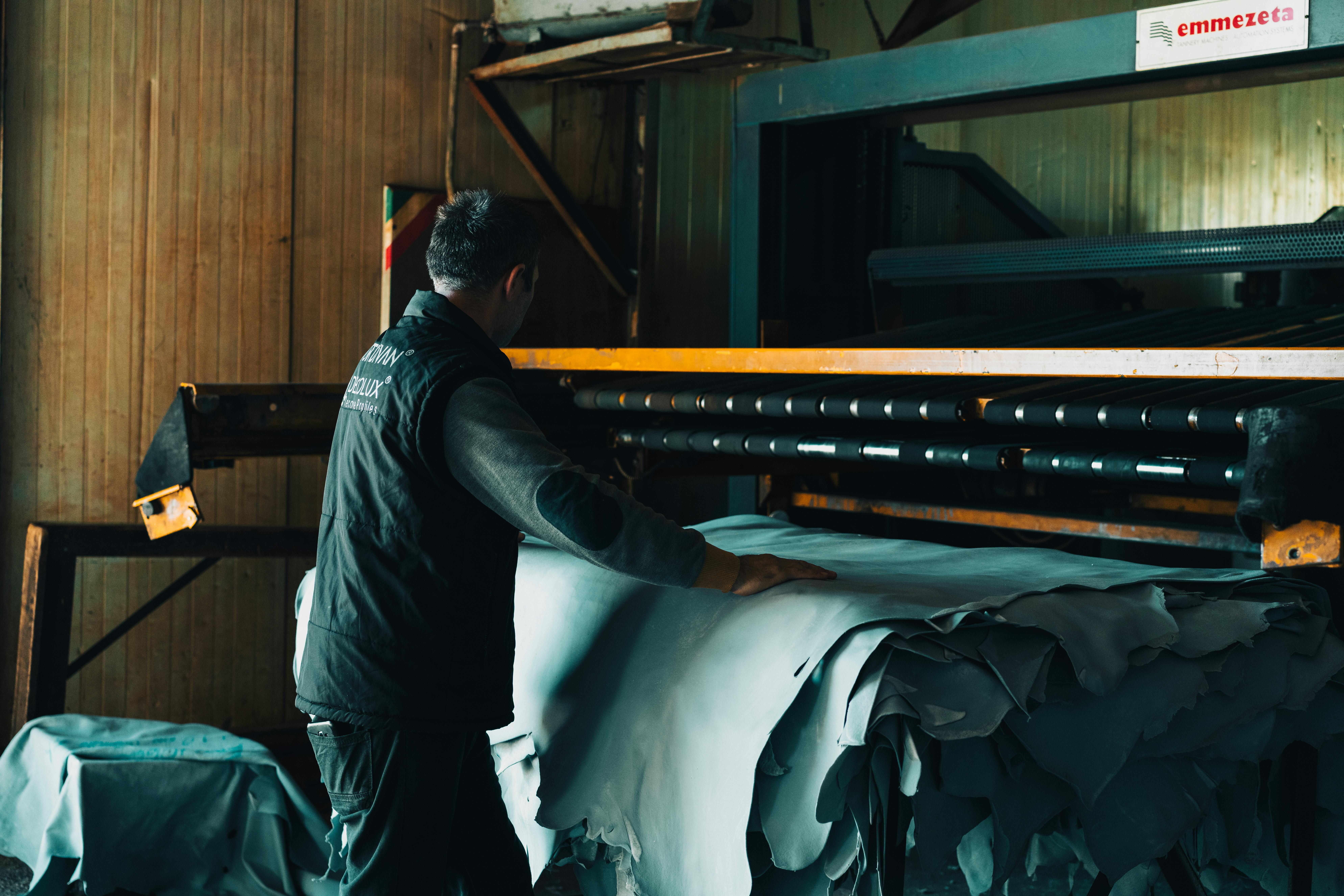 Lignosulfonate used in leather tanning