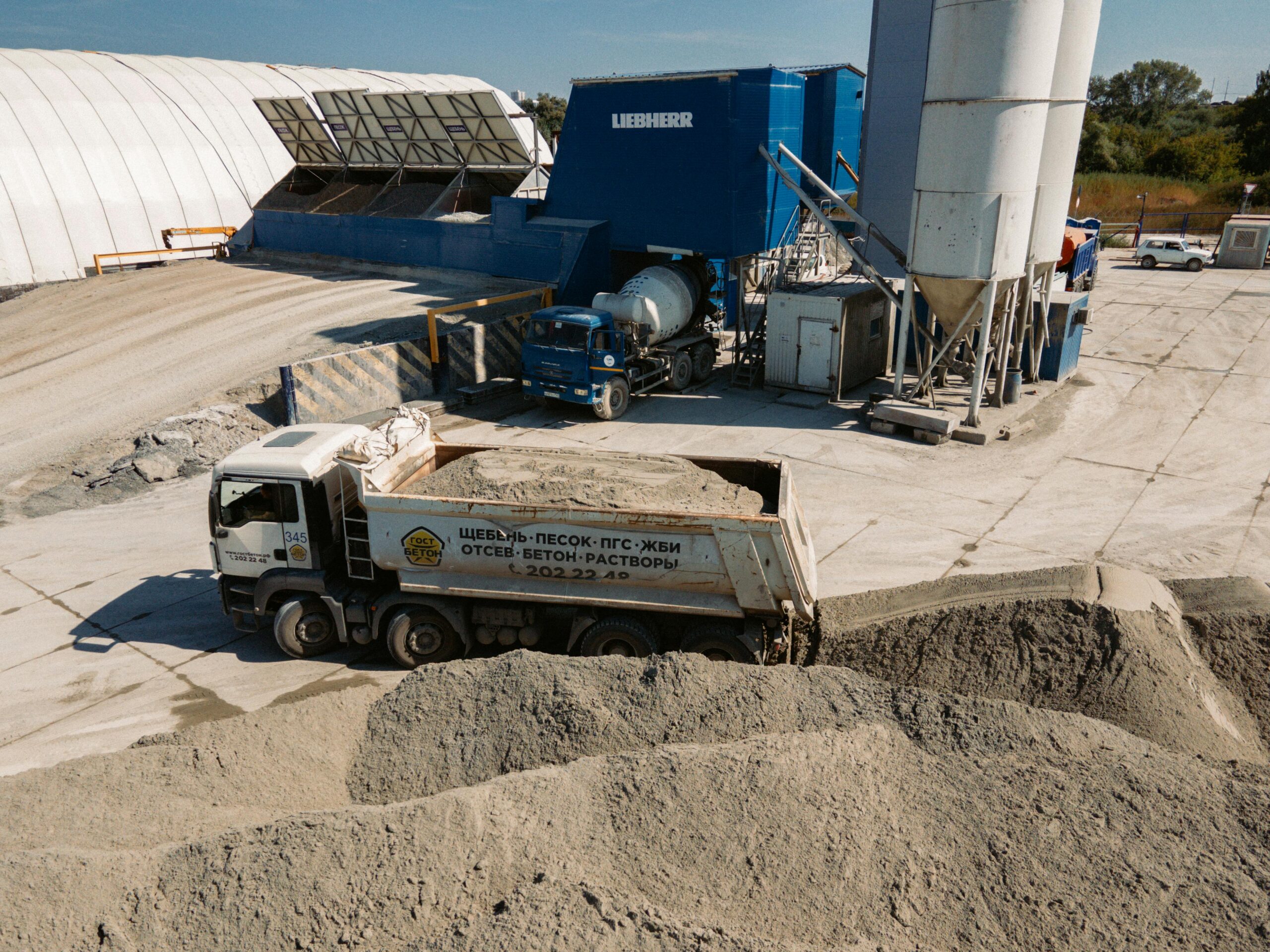 The environmental benefits of using sodium lignosulfonate in concrete production?