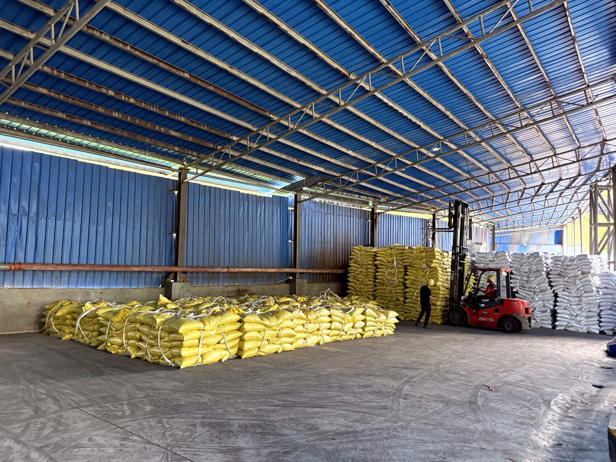 Lignosulfonate warehouse with bagged product
