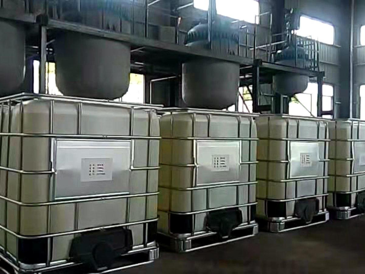 Liquid lignosulfonate in IBC totes